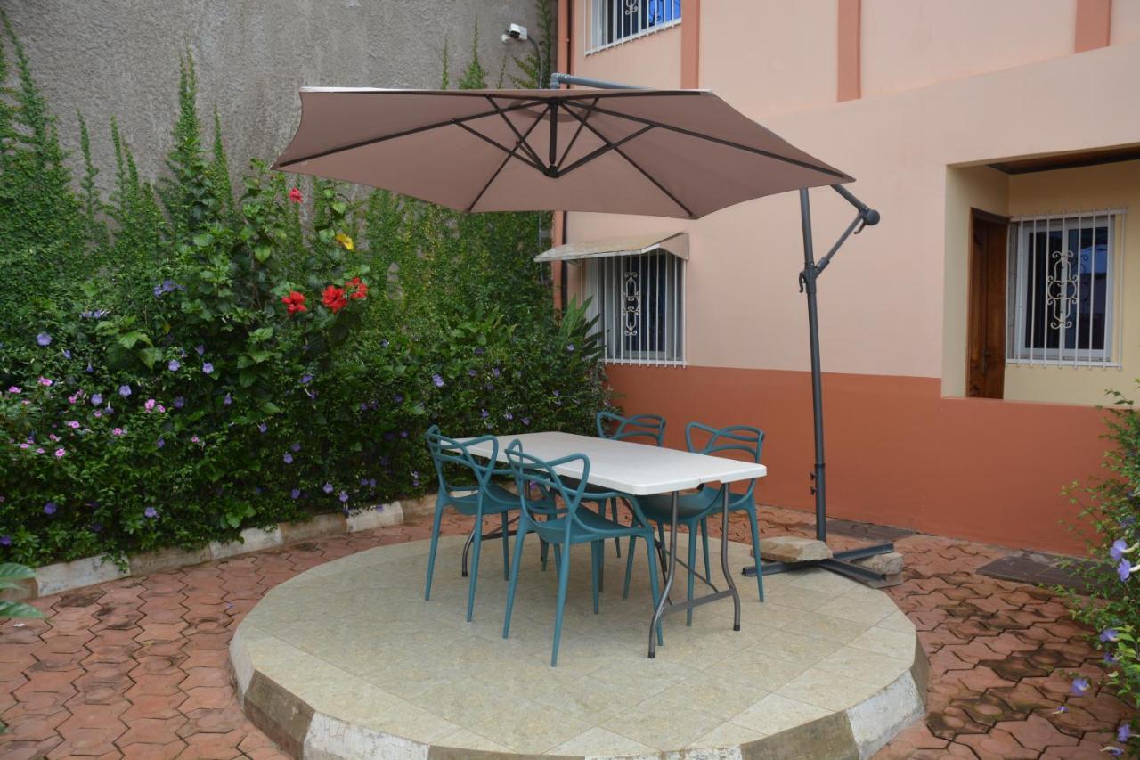 Vegas House Apartment Yaounde Luaran gambar